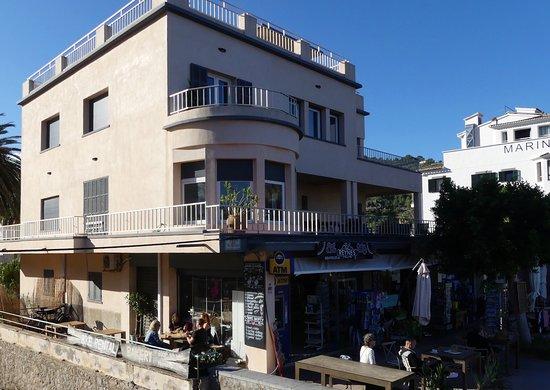 Reynes Cycling Cafe