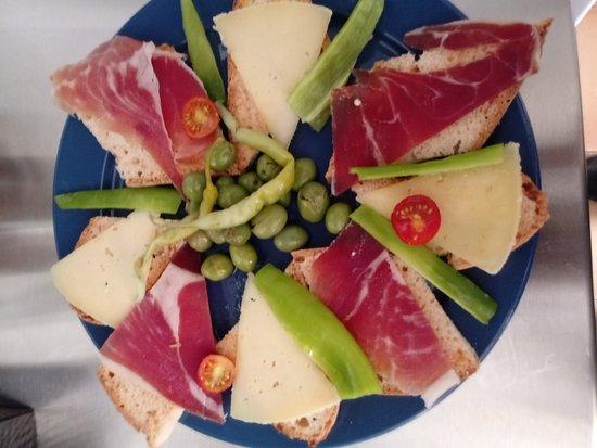 Es Canto cafeteria